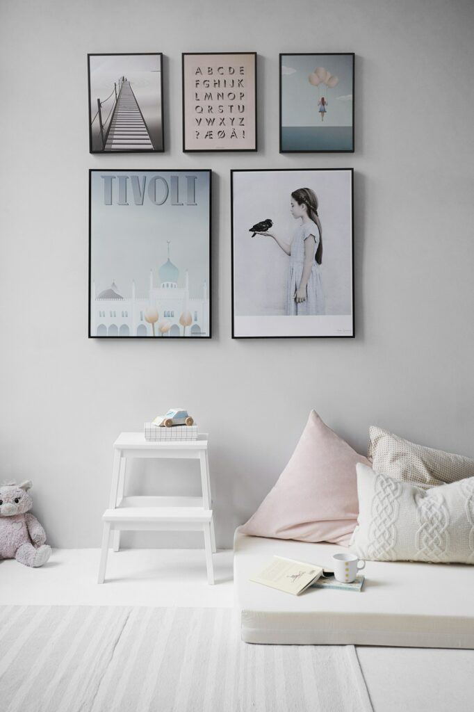 Hung wall frames decor